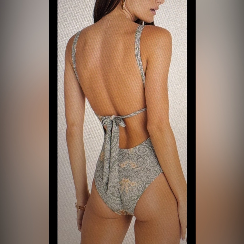 SIZE 10 NWT Aqua Blu Maddison adjustable One-Piece Swimsuit - Paisley - Picture 2 of 9